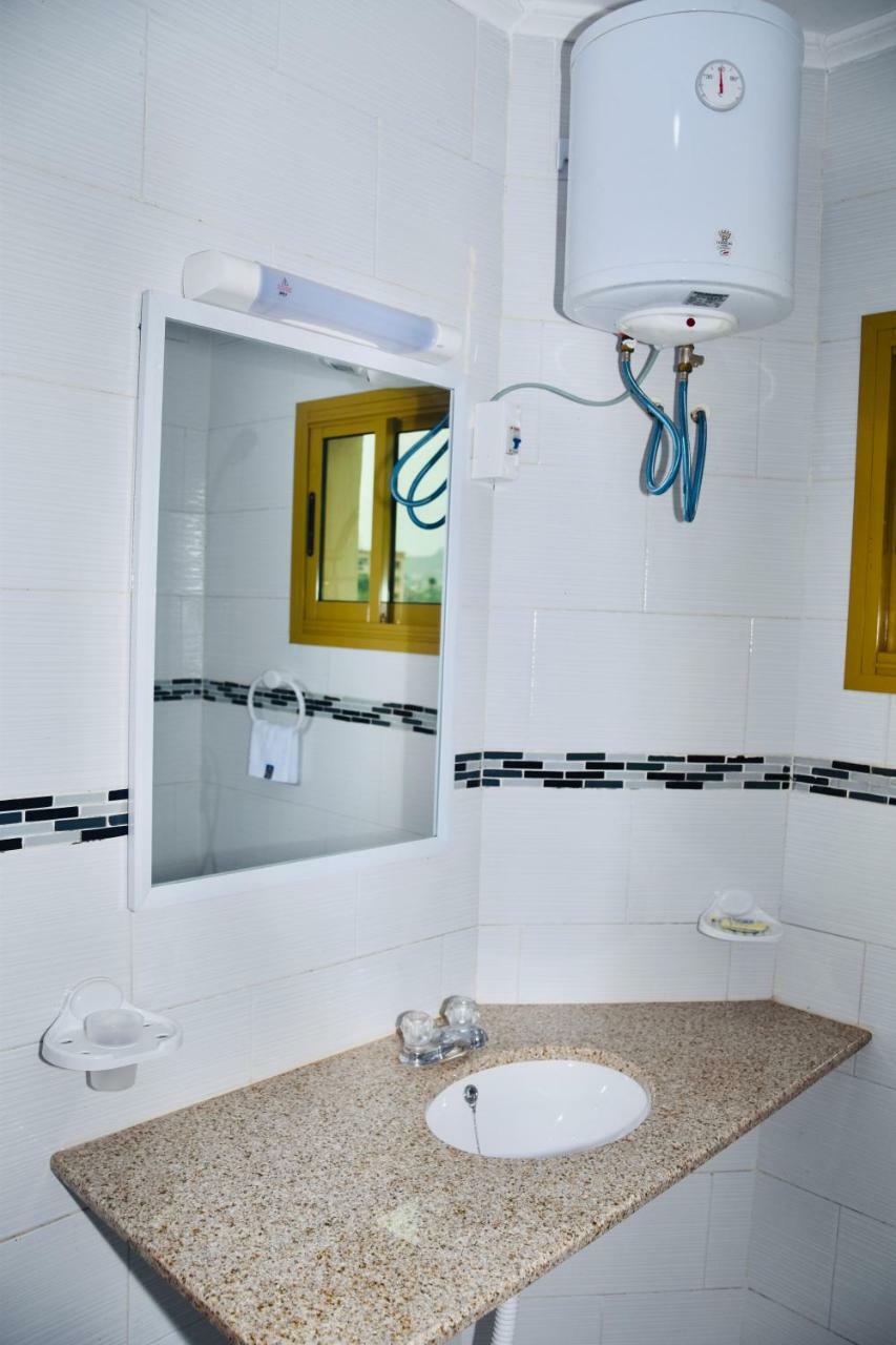 Hotel La Couronne Rw Яунде Экстерьер фото