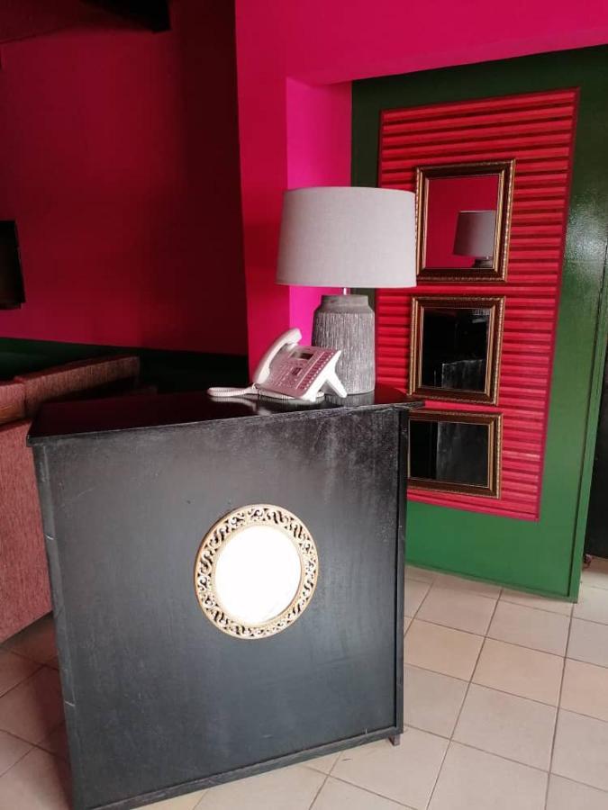 Hotel La Couronne Rw Яунде Экстерьер фото